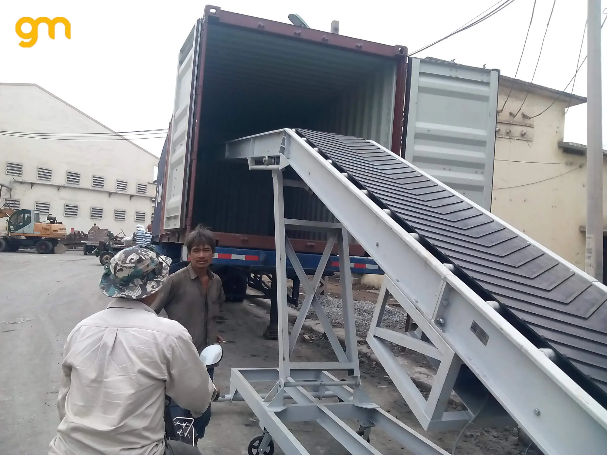 Băng tải nâng hạ