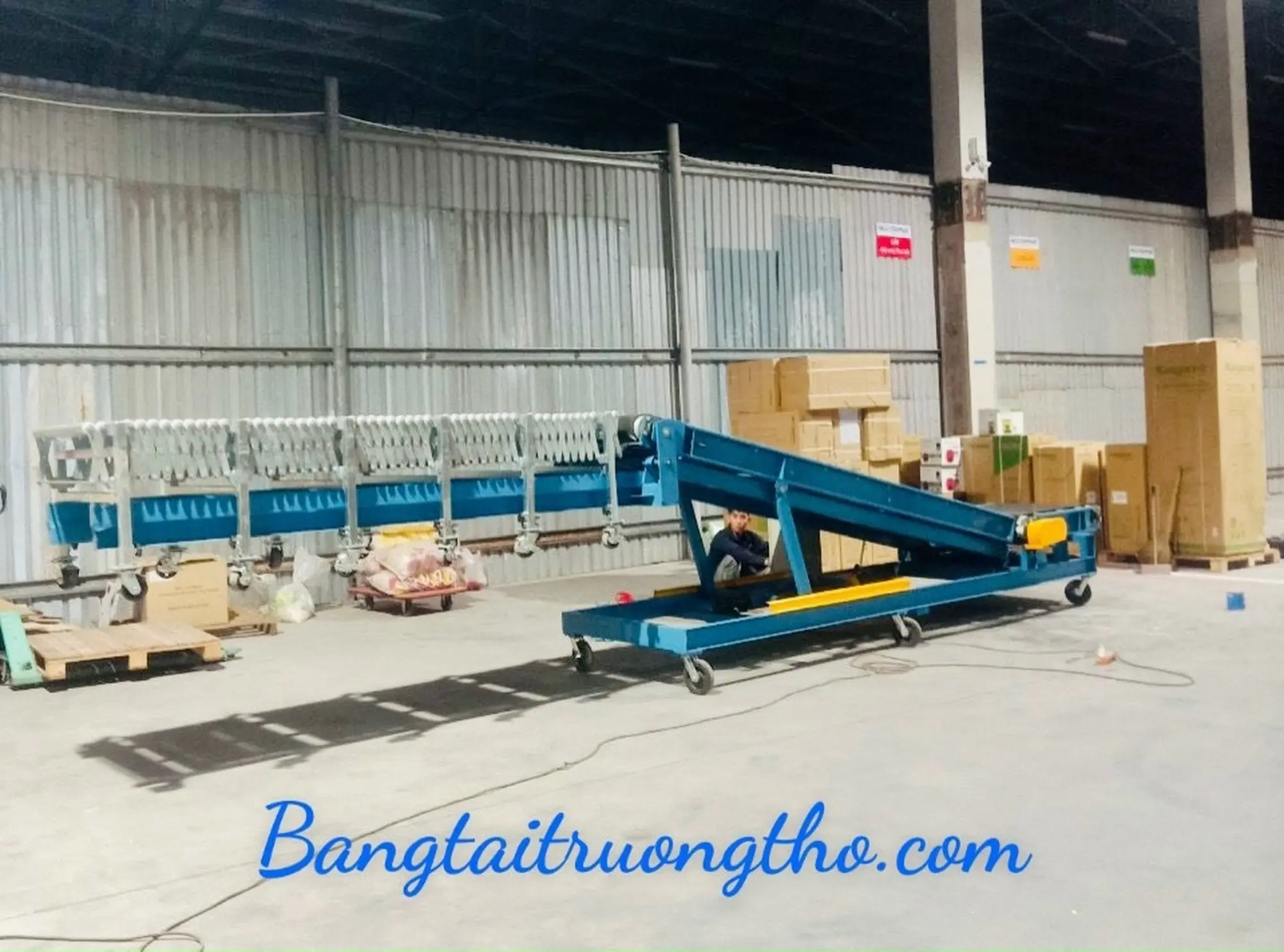 Băng tải con lăn truyền động xích tự động