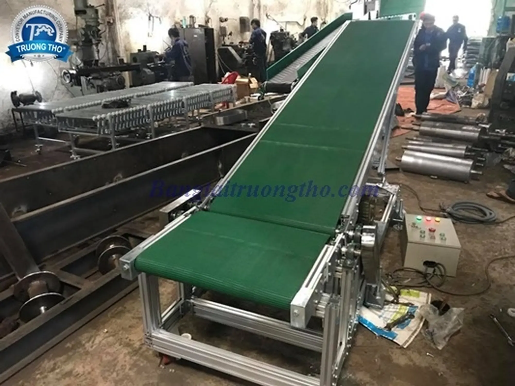 Băng tải khung nhôm nâng hạ