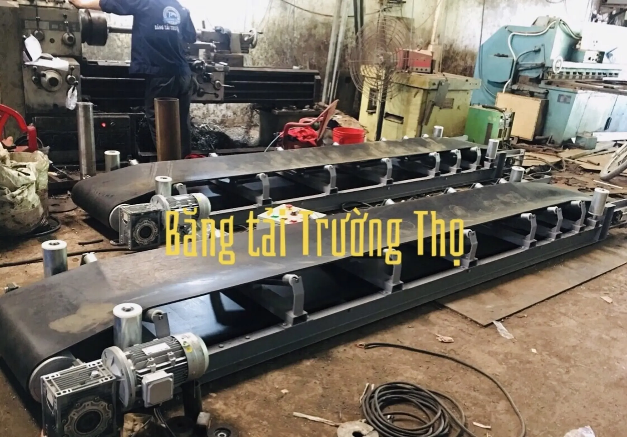 Băng tải cao su lòng máng 4m