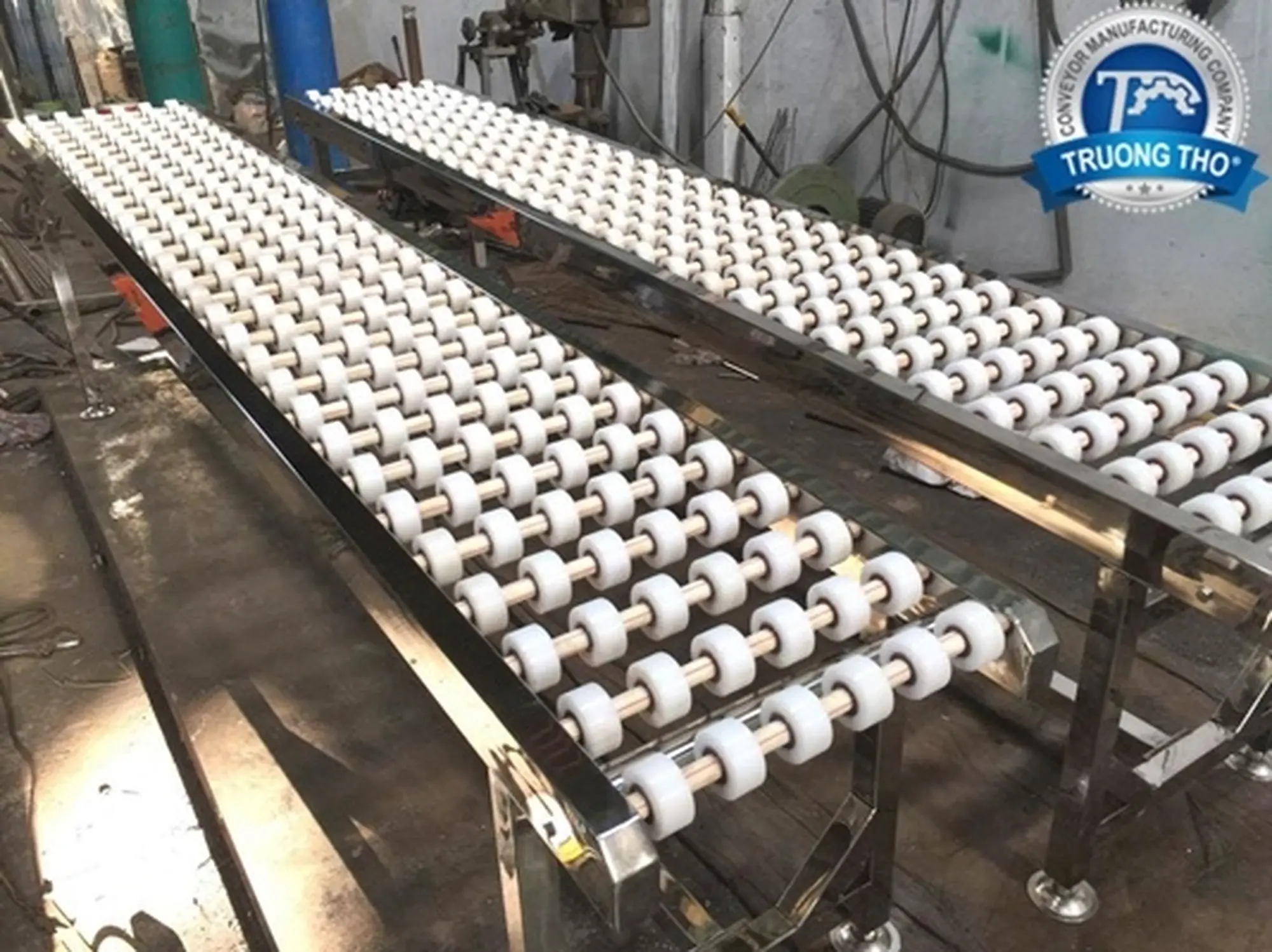 Băng tải con lăn tự do inox
