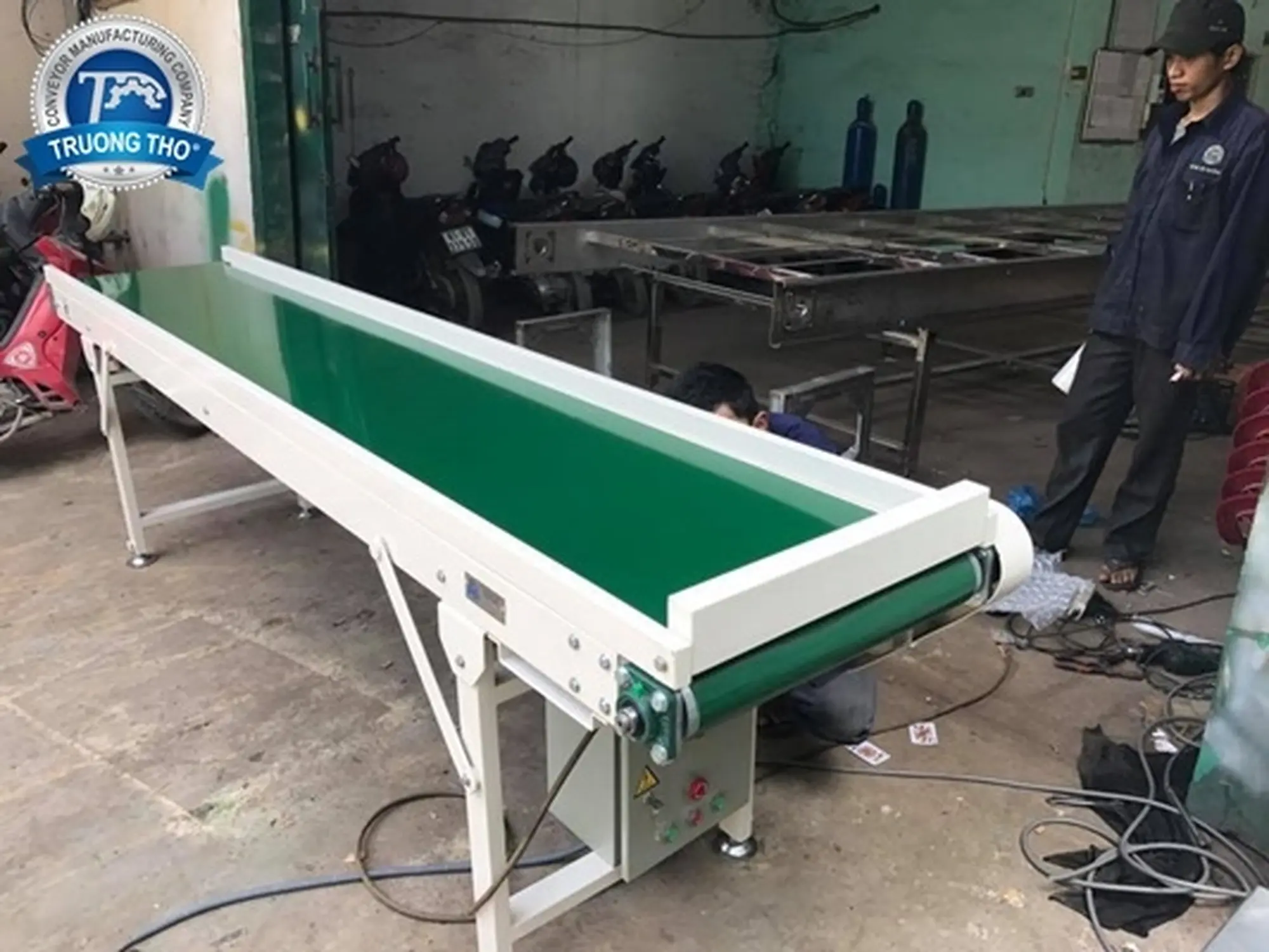 Băng tải PVC tải hộp quà