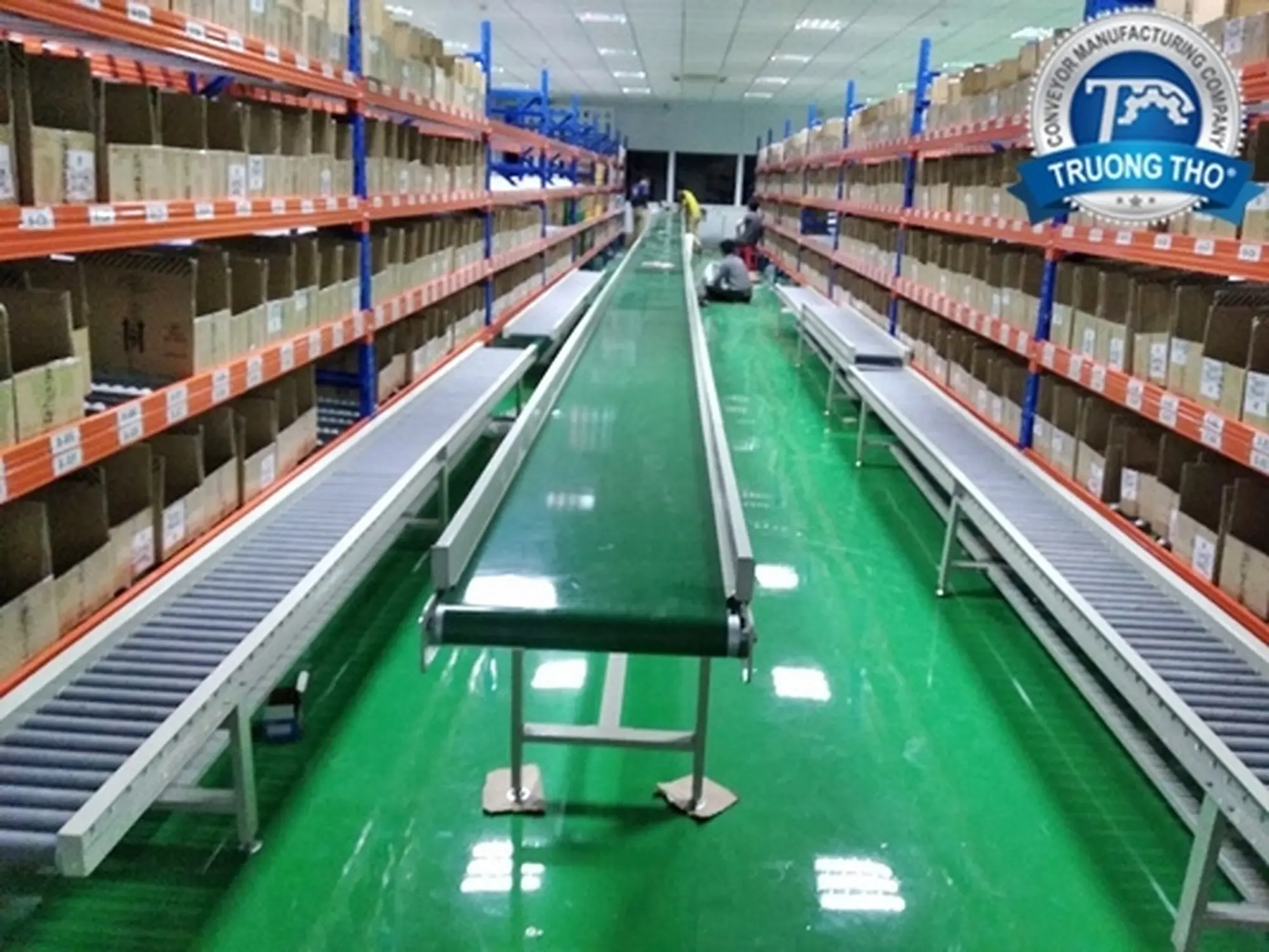 Băng tải PVC tải hộp mỹ phẩm dài 98 mét