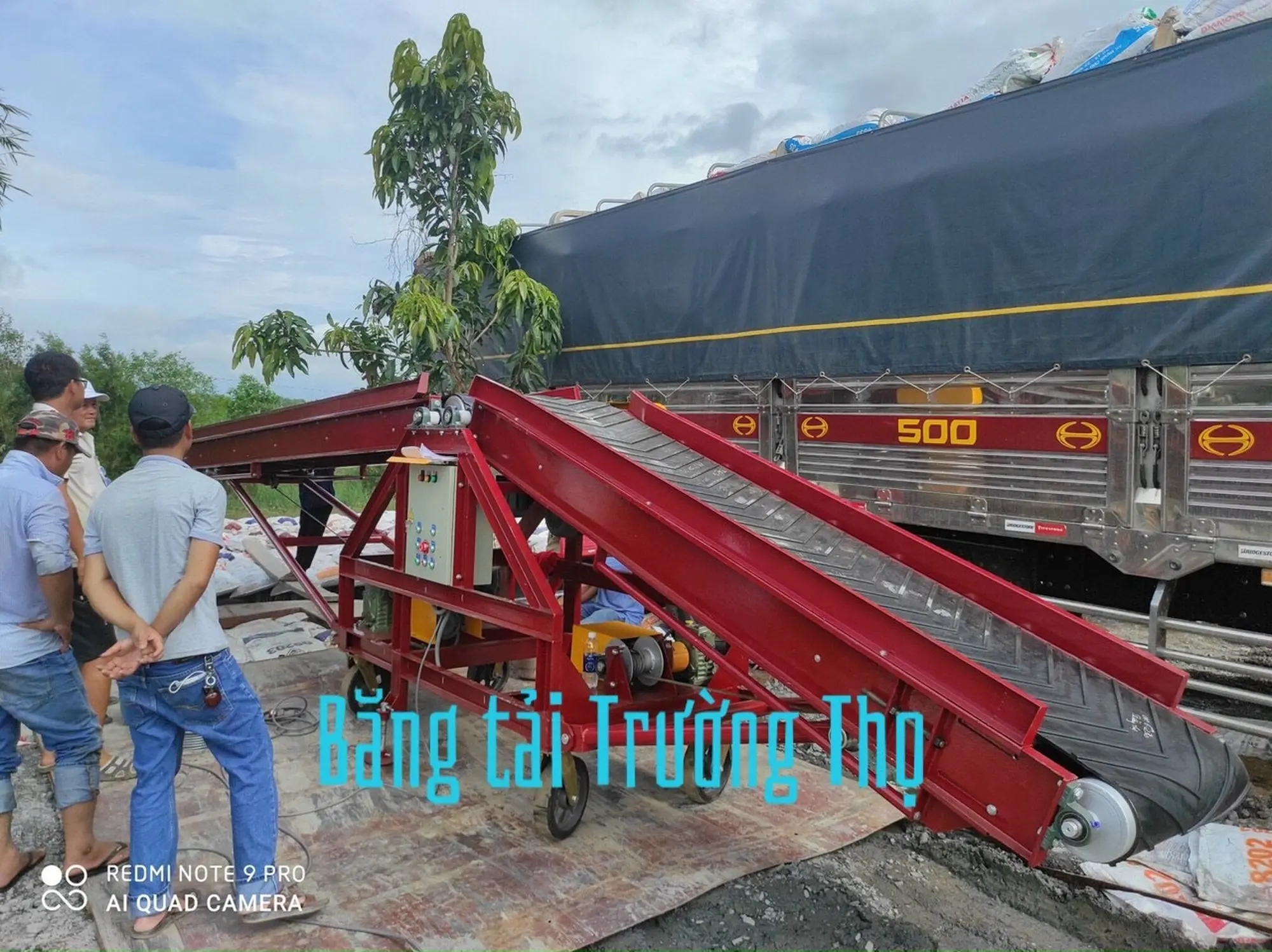 Băng tải cao su cánh bướm nâng hạ