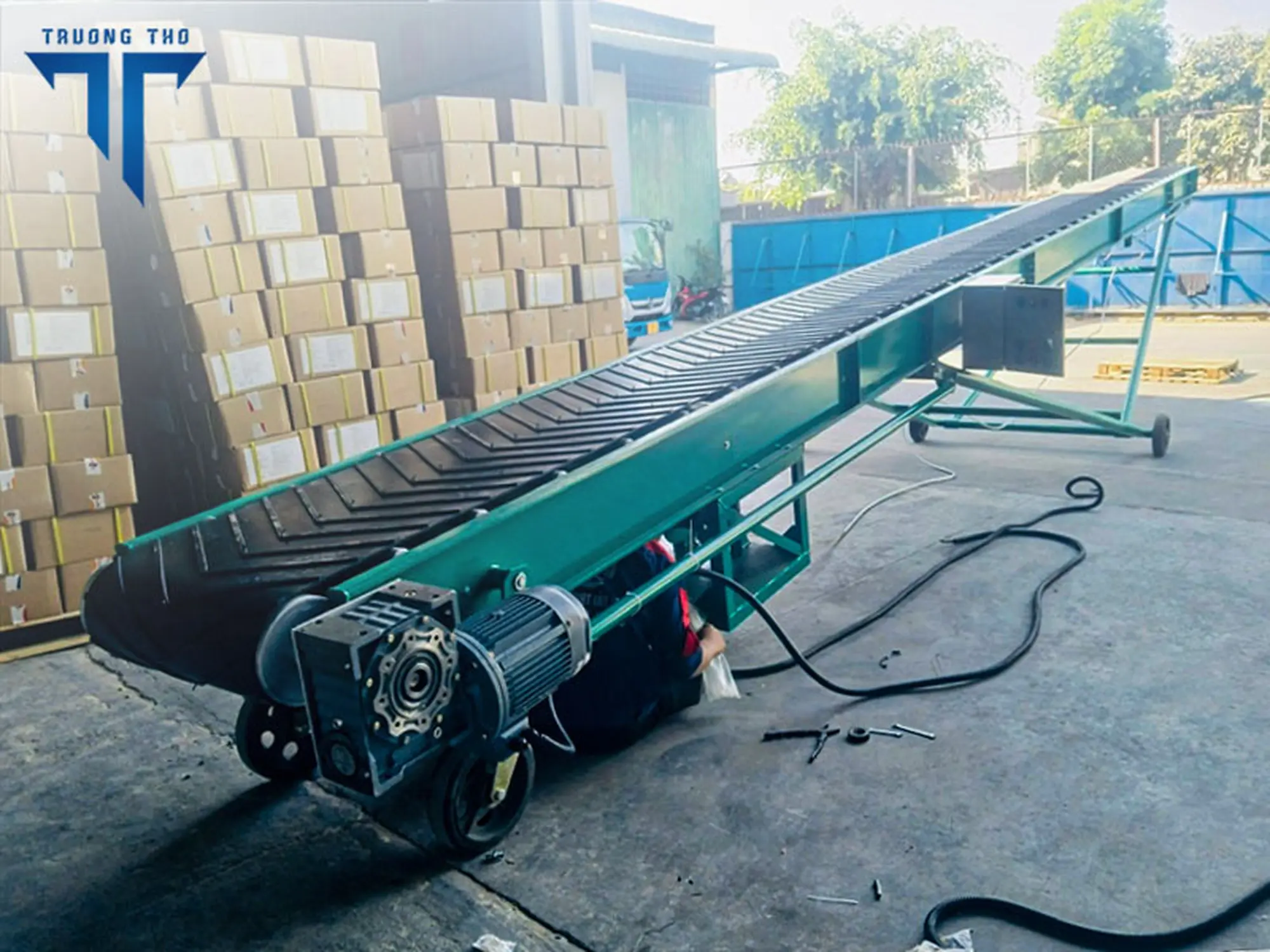 Băng tải cao su nâng hạ