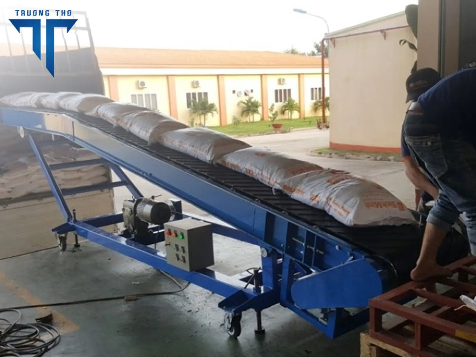 Băng tải vận chuyển gạo
